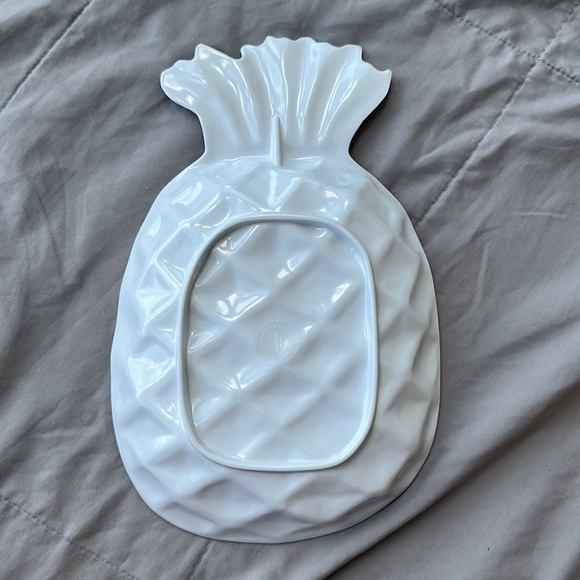 White Pineapple 100% Melamine Serving Dish Made exclusively for Keller Charles - Picture 4 of 7